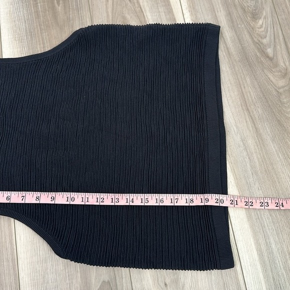 Aritzia Babaton black ribbed sleeveless top - Picture 6 of 6